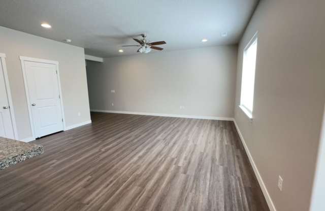 MOVE-IN SPECIAL: Get $250 OFF one month's rent with a move-in date of 10/01/2026. Gallery 3
