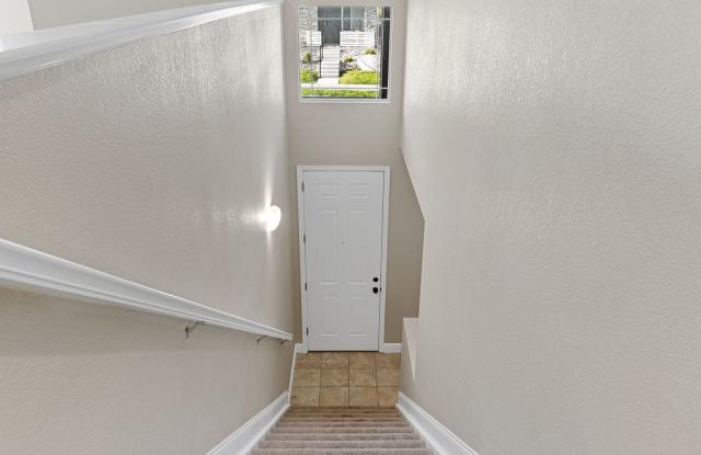 **$300 off your first month's rent if lease signed by 10/23/2026* Beautiful spacious 3 bedroom, 2 bathroom condo in highly sought after Stonegate Park Guell Gallery 4