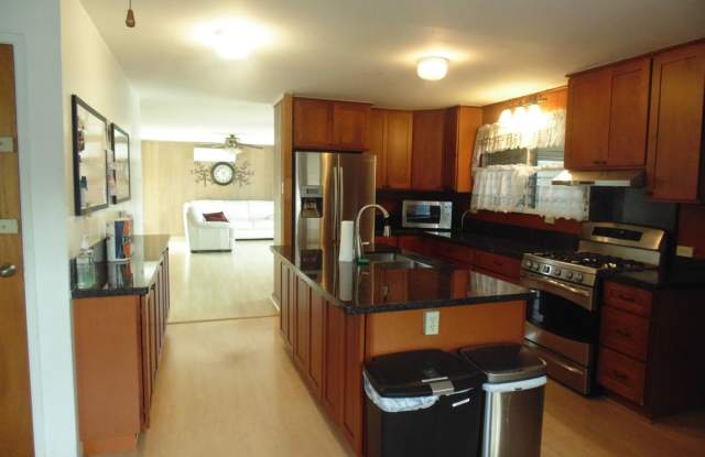 Large partly furnished house in Pearl City - PET FRIENDLY! photos photos