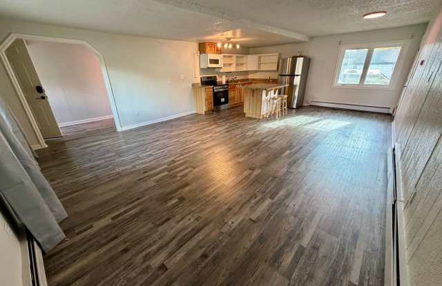 College Road - 815 Gallery 4