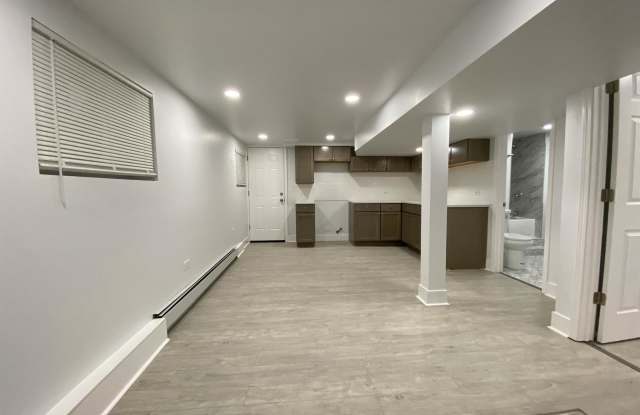 3921 North Sawyer AvenueGarden Apartment Gallery 2