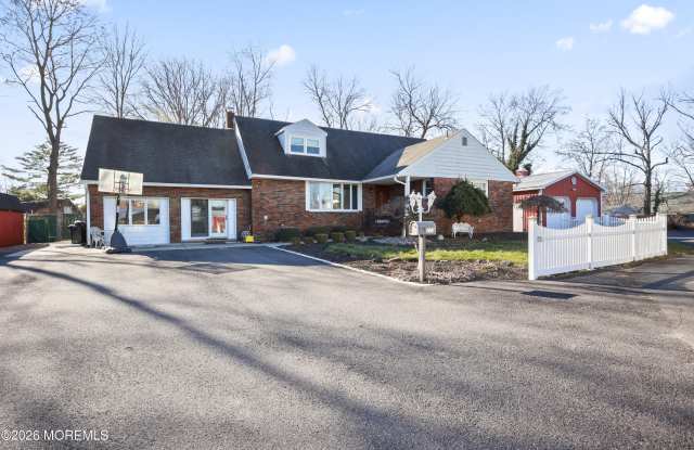 573 Lloyd Road photos photos