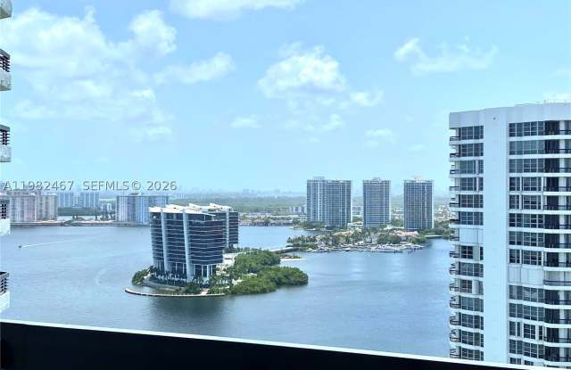 3500 Mystic Pointe Dr Gallery 1