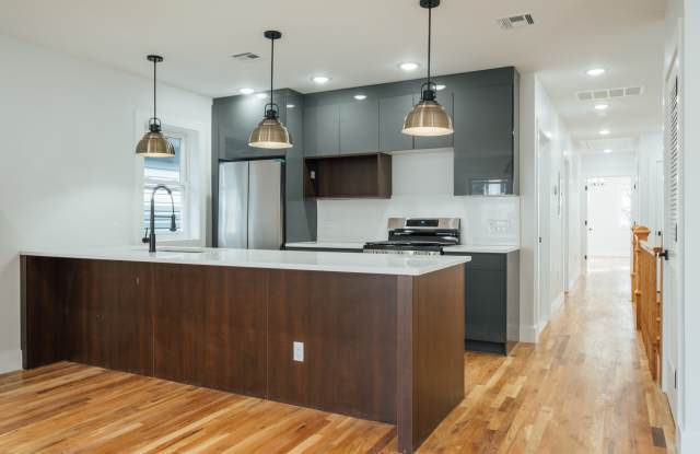 88 Hollywood Avenue - 2 photos photos