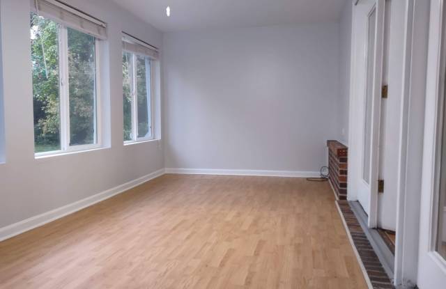 2 bedroom 1.5 bath condo near ETSU photos photos