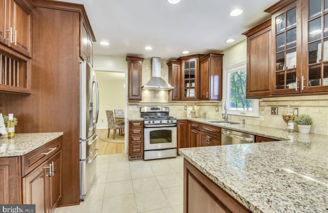 5105 SUMMIT DRIVE - 5105 Summit Drive, Fairfax County, VA 22030