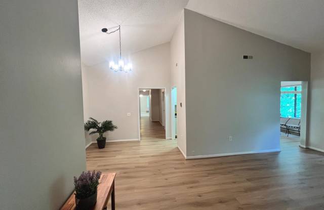 15300 PINE ORCHARD Drive Gallery 3