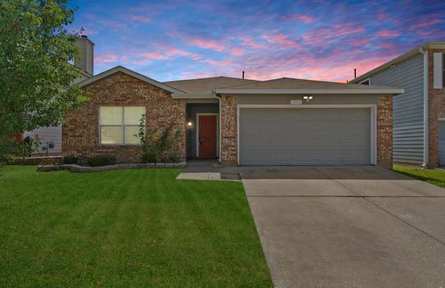 Beautiful 3-Bedroom Home in Country Ridge Estates | Fiber Internet | Pet Friendly | Refrigerator Included photos photos