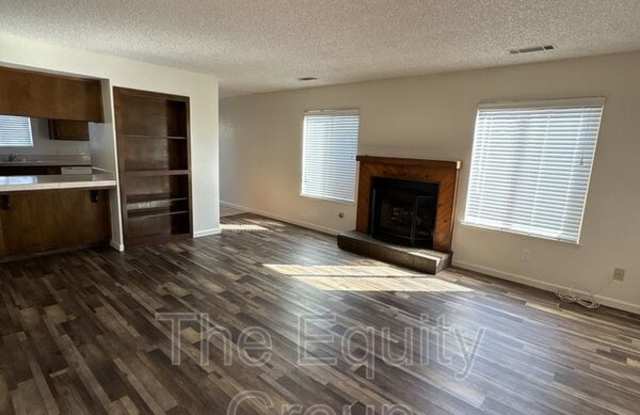 138 N. Peppertree Gallery 3