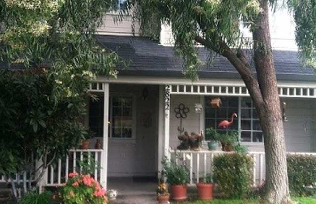 Desirable 3 Bedroom Townhouse on the Southside of Livermore photos photos