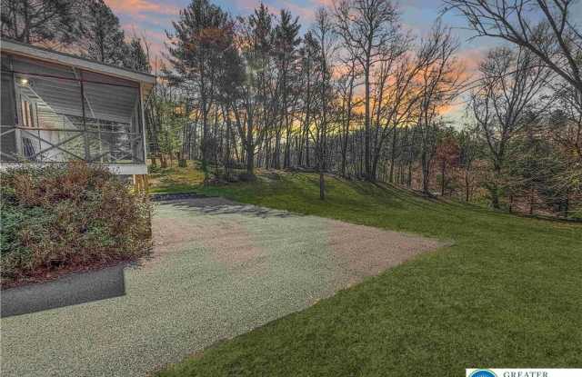 308 Hemlock Lane Gallery 2