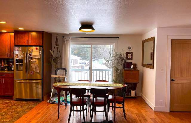 Family Friendly 5-bedroom 3-bath beautiful home in Onaway Gallery 3