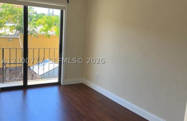 13510 NE 20th Ct Gallery 3