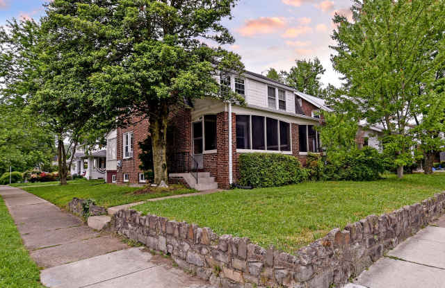 Experience the perfect combination of charm, style, and convenience in the highly desirable Aurora Hills neighborhood. photos photos
