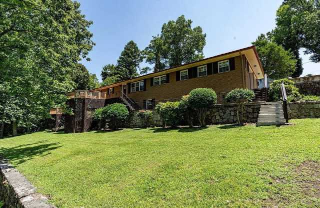 304 Westview Dr Gallery 1