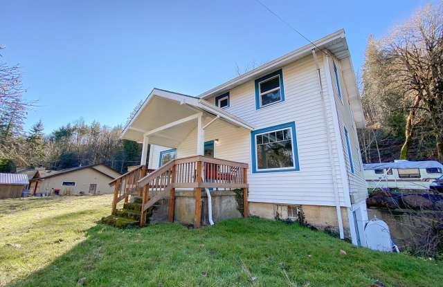 Beautiful Country Living 4 Bed + 1 Bath!! Updated House with tons of Charm! Washer and Dryer Hookups photos photos