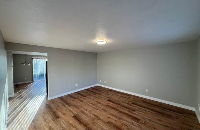 Remodeled 3 Bedroom Kelso Home on Large Lot for Lease - 53 Warbler Dr Gallery 3