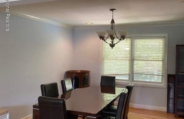 295 Oakley Avenue Gallery 3