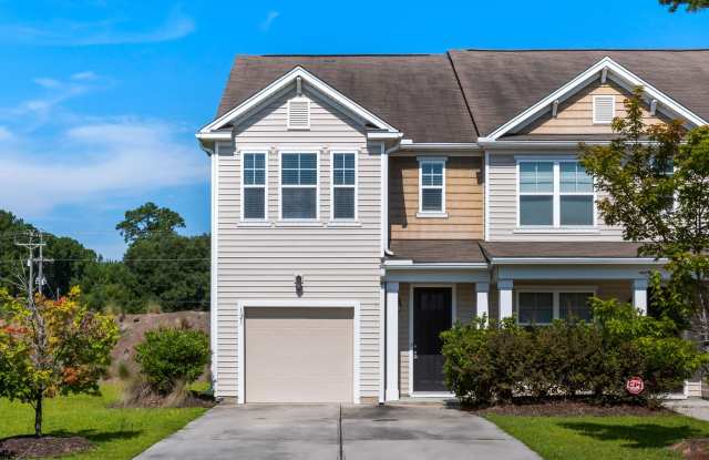 3 Bedroom, 2.5 Bathroom Townhome in Cypress Ridge - Moncks Corner Gallery 1
