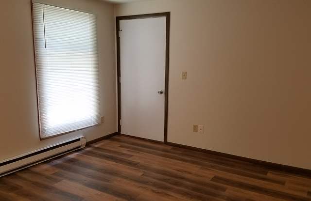 1204 South 10th Avenue - 2 photos photos