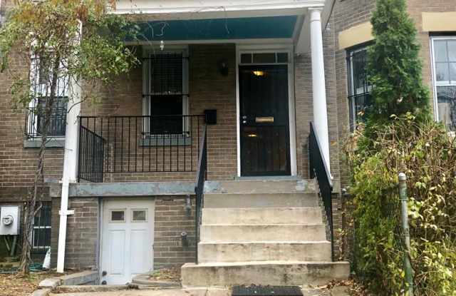 Large 4 Bedroom, 2 Bath House with Hardwood floors, walk in closets and more! photos photos