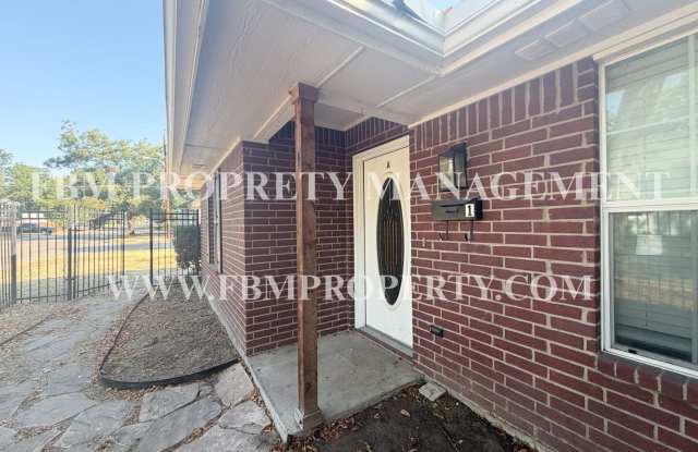 121 N 24th St, Unit 1 - Cozy 2 Bedroom, 1 Bathroom Duplex in Corsicana, TX! photos photos