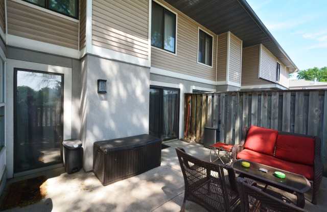Spacious 2-Bedroom 3-Bathroom Townhome in a Great Location! photos photos