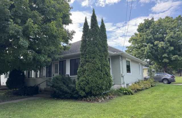 855 Langlade Avenue - 855 Langlade Avenue, Green Bay, WI 54304