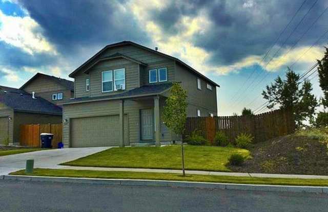 PETS CONSIDERED!! 1743 Sq Ft, 3 Bdrm, 2.5 Baths, Gas Heat/Fireplace, Large Fenced Yard photos photos