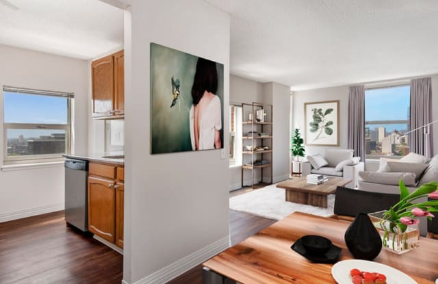 100 West Chestnut Apartments Gallery 4