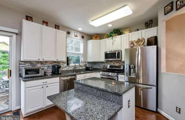43087 AUTUMNWOOD SQ Gallery 2