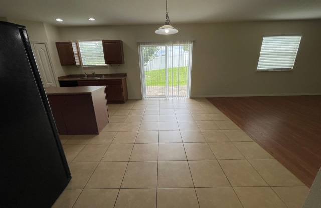 AUBURNDALE: 2 Story Home in Berkley Ridge! AVAILABLE NOW! Gallery 3