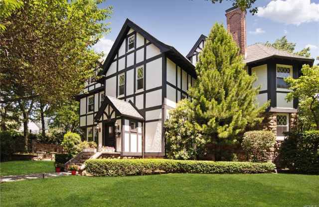 440 Monterey Avenue - 440 Monterey Avenue, Pelham Manor, NY 10803