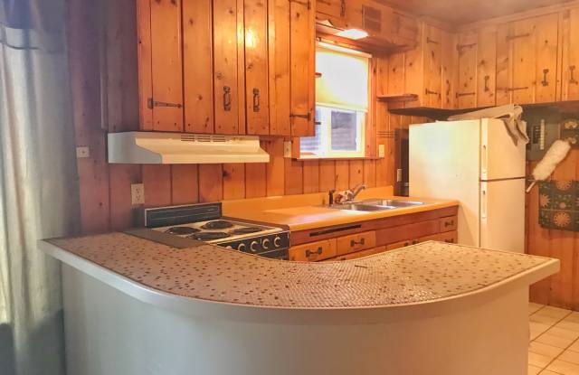 Lake view charmer - 17919 East Spring Lake Drive Southeast, Maple Heights-Lake Desire, WA 98058