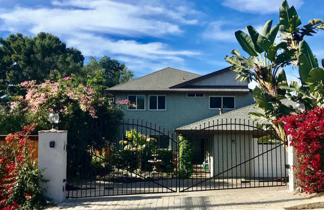 Exceptional Oceanside Retreat with Ocean Views, Resort-Style Outdoor Living & Spacious Interior Gallery 3