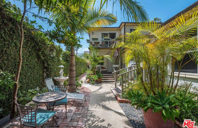 8952 Burton Way - 8952 Burton Way, Beverly Hills, CA 90211