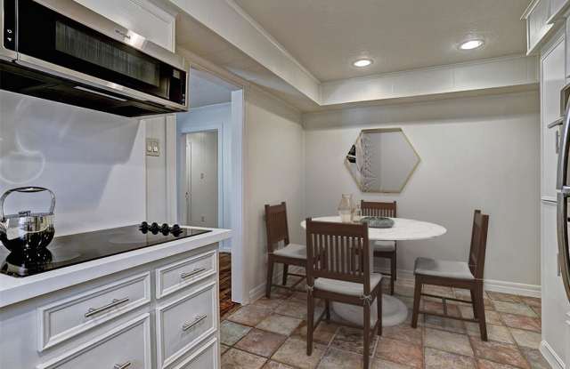 6532 Weslayan Gallery 3