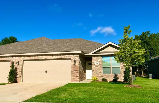 ***1/2 OF FIRST MONTH FREE IF YOU MOVE IN BEFORE 10/1*** Gallery 1