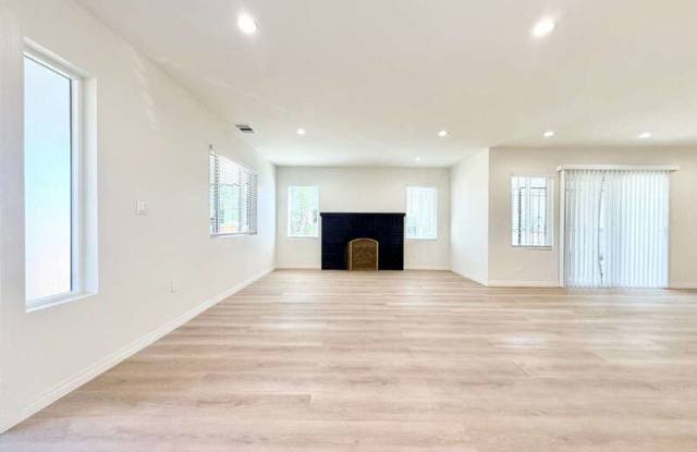 1526 West 105th Street Gallery 4