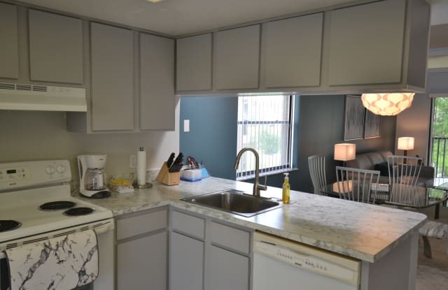284 Woodlake Wynde Gallery 2