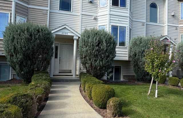 2 Bedroom 2.5 bath townhouse w/ bonus room  Garage in Pasco - 4906 Road 76, Pasco, WA 99301