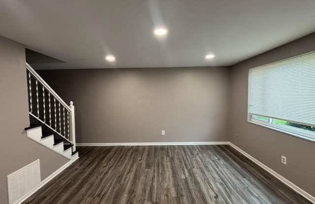 859 Oakland Park Avenue Gallery 2