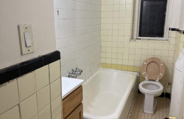 2200 Tiebout Ave photos photos