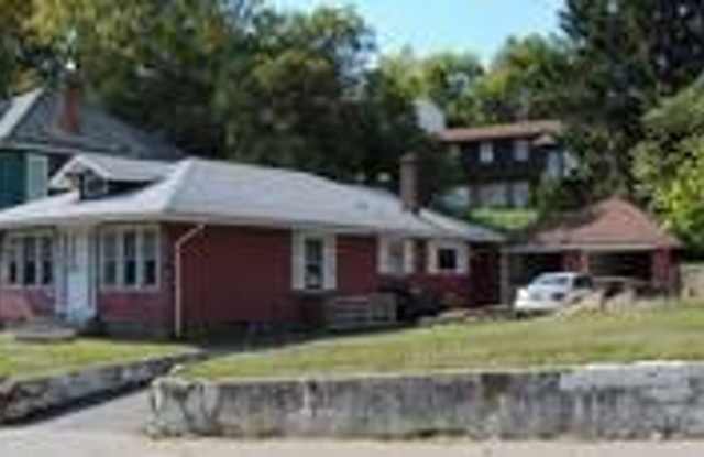 Large House - 3 Bedroom/ 2 Bathroom - Downtown Available 05/20/2025 Gallery 3