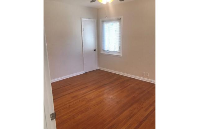 5646 Woodman Avenue Gallery 2