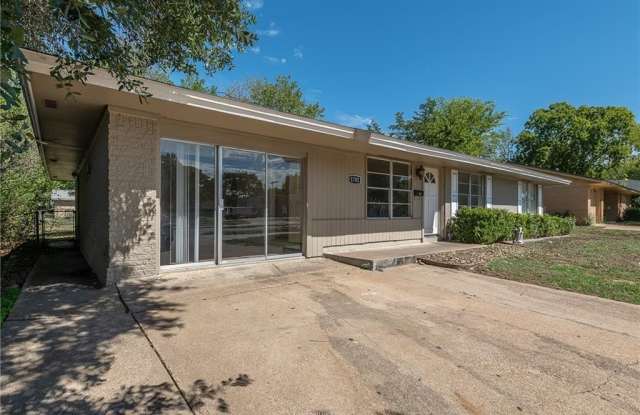 1702 E Wm J Bryan Parkway Gallery 4