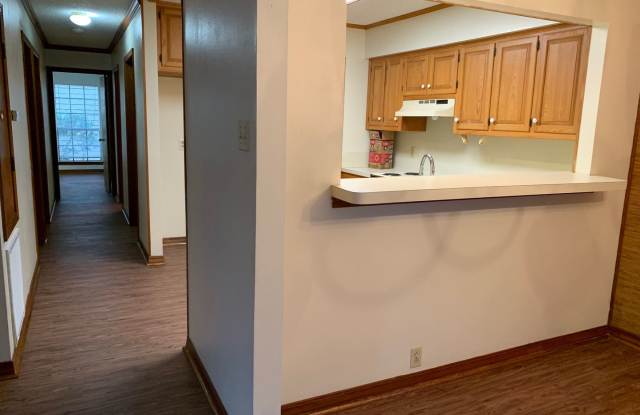 Beautiful and Clean three bedroom flat downstairs apartment with a big private patio. Gallery 4