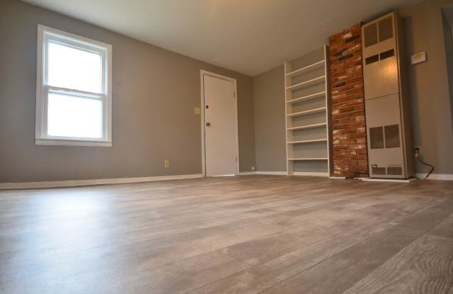 Available in JULY Adorable 2 bedroom 1 bath house Gallery 3