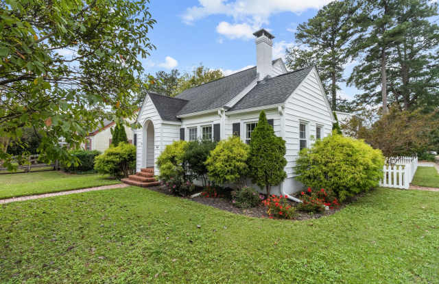 4 Bedroom 3 Bath in Haymount- Available through June 1, 2027 only! Gallery 4