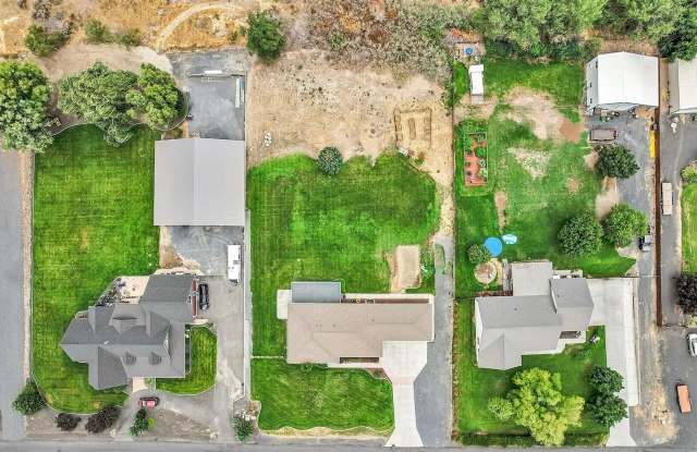 5 Bed 3 Bath Single Family Home in Stratford Road Estates!!! Gallery 3